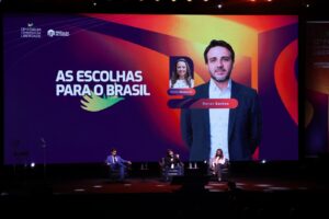 Candidato Renan Santos, no 13º Fórum Caminhos da Liberdade, fala em endurecimento de penas e intervenção em portos no combate ao crime