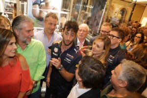 Daniel Ricciardo with Fans