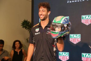 Daniel Ricciardo with an helmet
