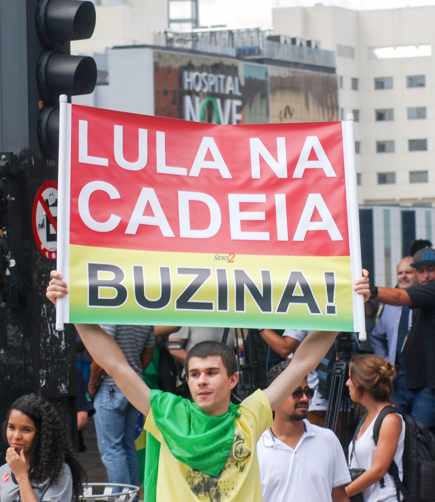 Brazilians protest in favor & against court ruling over Lula-Ex-President of Brazil