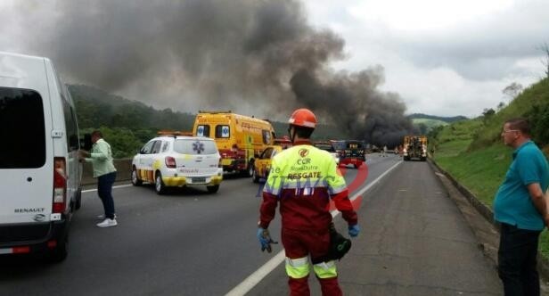 Brazilian Sertanejo Singer,Léo Magalhães’ bus caught fire