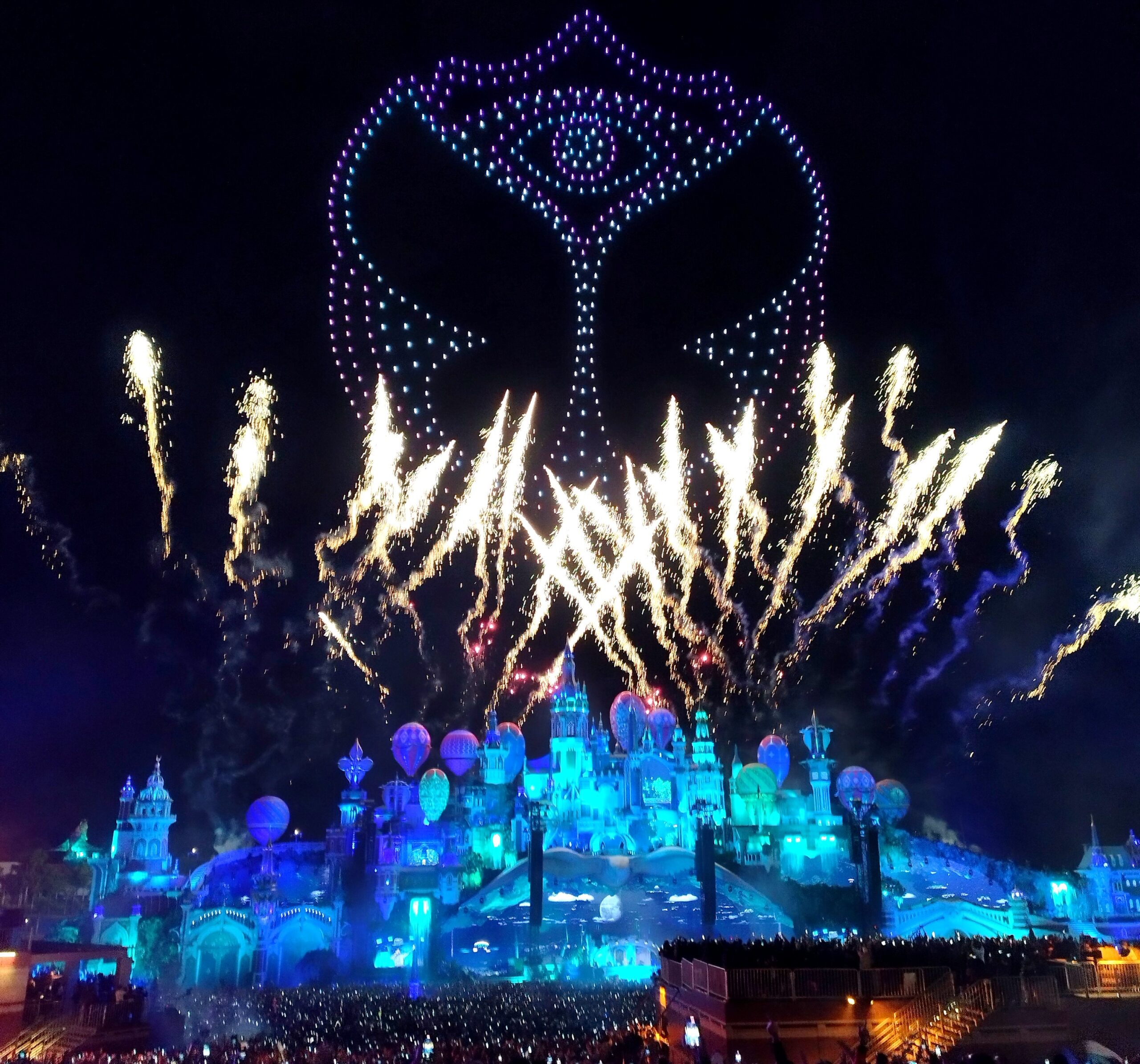 Tomorrowland Brasil termina com Alok, show de drones e público
