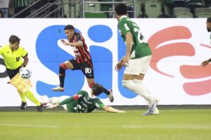 São Paulo (SP), 19/11/2025 - BRASILEIRÃO/PALMEIRAS VS VITÓRIA - Partida entre Palmeiras e Vitória, pela 37ª rodada do Campeonato Brasileiro de Futebol, na noite desta quarta-feira, dia 19 de novembro de 2025, no Allianz Parque, em São Paulo-SP.X