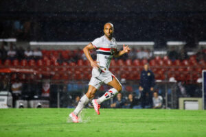 Partida entre São Paulo e São Bernardo pelo Campeonato Paulista