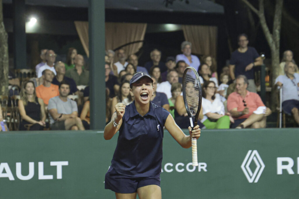 Eduarda Gomes vence confronto brasileiro e avança à final no Roland-Garros Junior Series em São Paulo