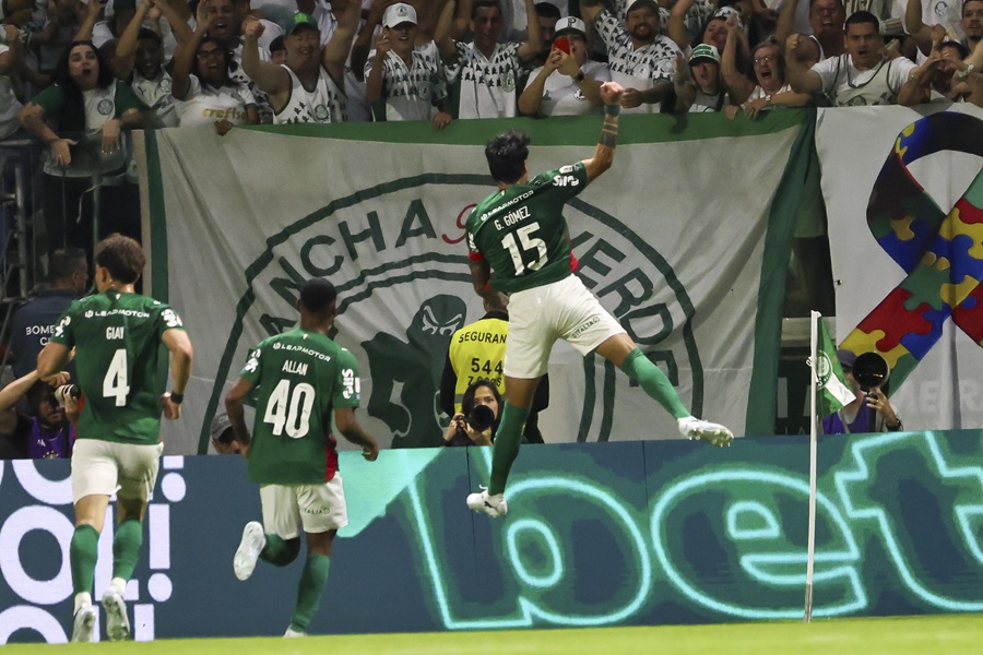 Partida entre Palmeiras e Athletico-PR pelo Campeonato Brasileiro