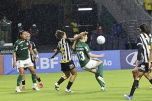 Partida entre Palmeiras e Santos pelo Campeonato Brasileiro Feminino 2026