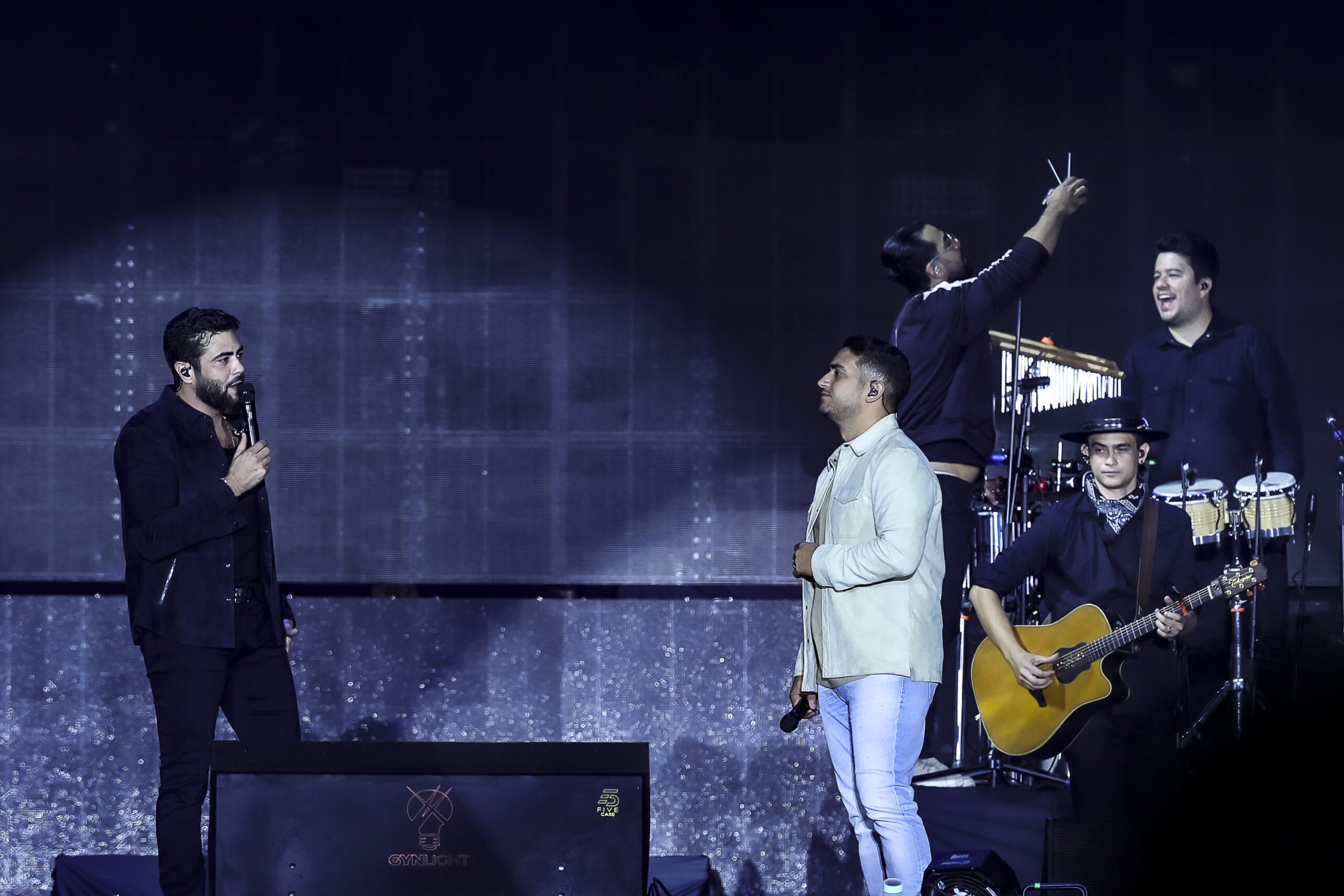 📸 Foto: Pedro Paulo Diaz / TheNews2 | " "Dupla de São Paulo Canta Sucessos de Amor Henrique e Juliano Marcam Presente No Estádios Musicais