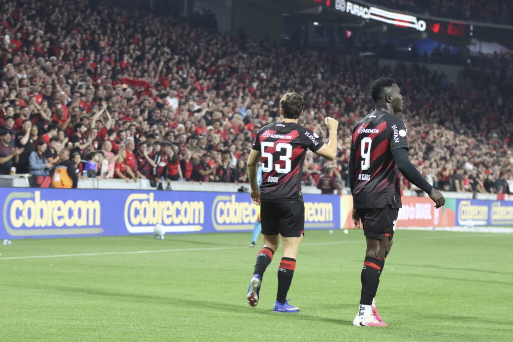 CURITIBA (PR), 03/08/2026 - COPA DO BRASIL/ATHLETICO-PR/VITÓRIA – O jogador DuDu do Athletico Paranaense faz e comemora seu gol em partida contra o Vi