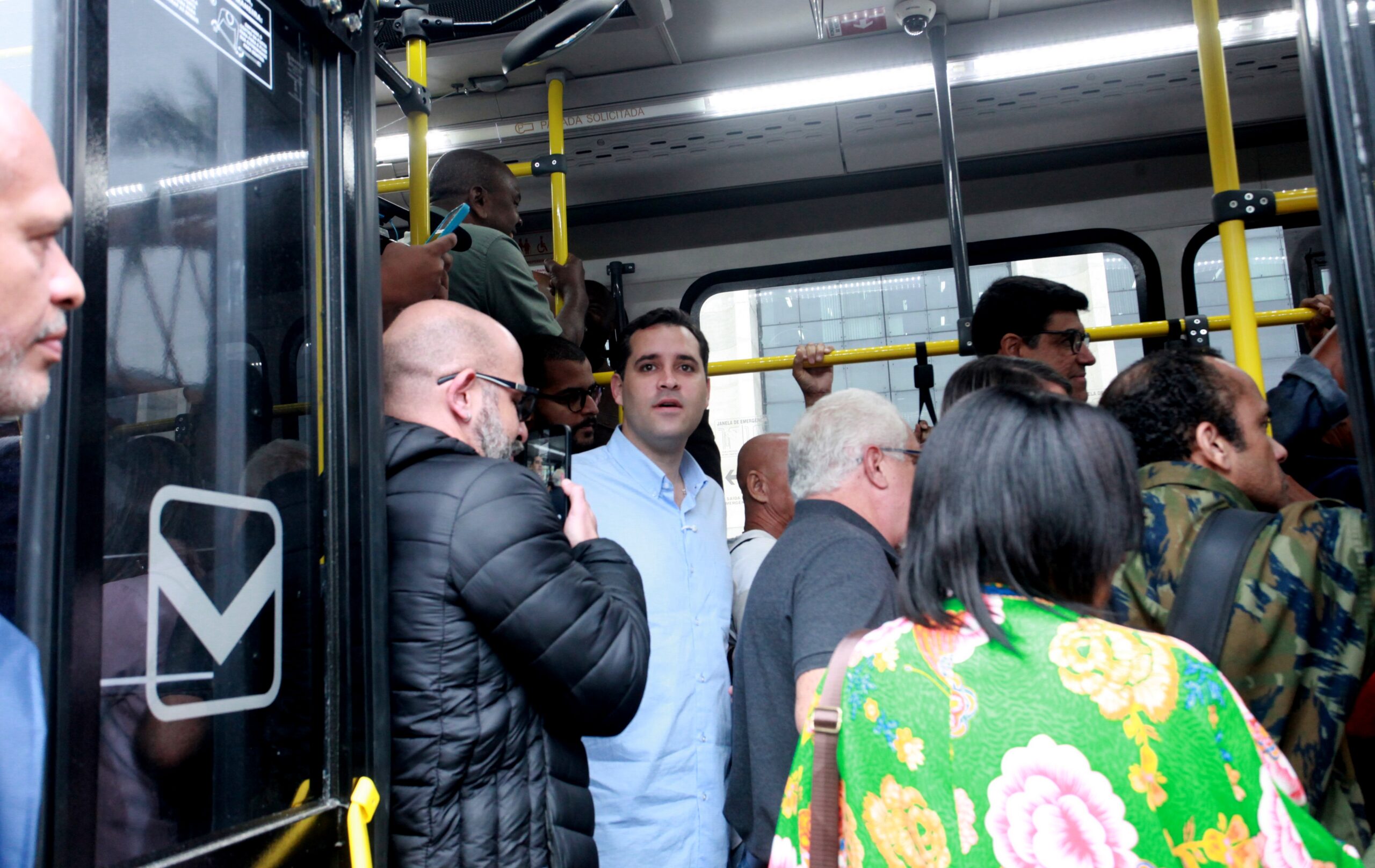 📸 Foto: onofre veras / TheNews2 | Prefeitura do Rio entrega novos ônibus com piso baixo para reforçar transporte público na Zona Oeste
