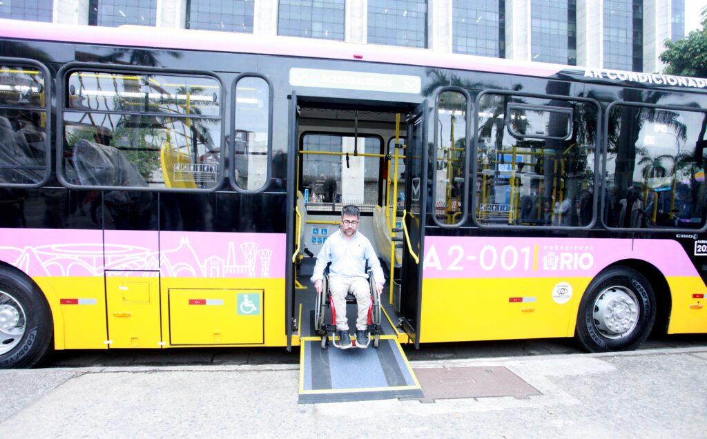 RIO DE JANEIRO (RJ), 12/08/2026 – PREFEITO EDUARDO CAVALIERE / ENTREGA DE NOVOS ÔNIBUS / RJ – O prefeito do Rio de Janeiro, Eduardo Cavaliere, apresen