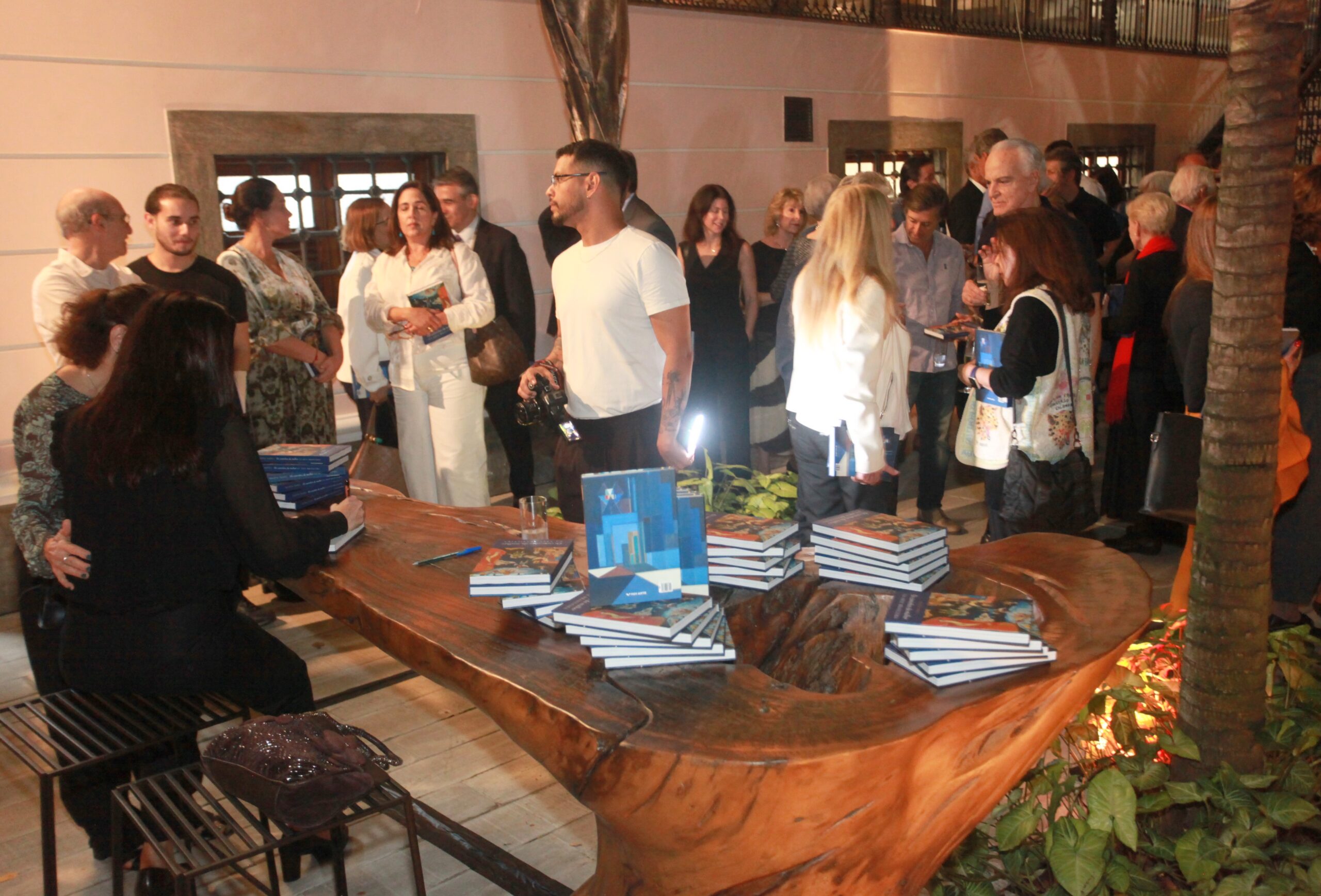 RIO DE JANEIRO(RJ), 13/09/2027- LITERATURA/LANÇAMENTO/BOTAFOGO/RJ- A escritora e advogada Marta Fadel Lança Livro Os caminhos da mulher na arte brasileira, na sede da FGV em Botafogo, na cidade do Rio de Janeiro, nesta quinta-feira, 13 de Agosto de 2026. | Foto: onofre veras / TheNews2
