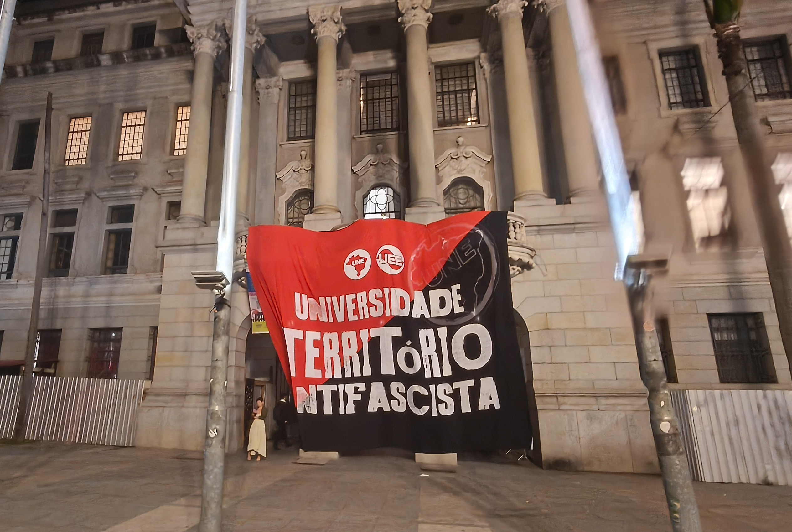 SÃO PAULO (SP), 13/08/2026 – POLÍTICA/MANIFESTAÇÃO – A União Nacional dos Estudantes (UNE), a União Estadual dos Estudantes (UEE) e o Centro Acadêmico XI de Agosto realizam, nesta quinta-feira (13), um ato contra o candidato à Presidência Renan Santos, no Largo São Francisco, região central de Sã... | Foto: Leco Viana / TheNews2