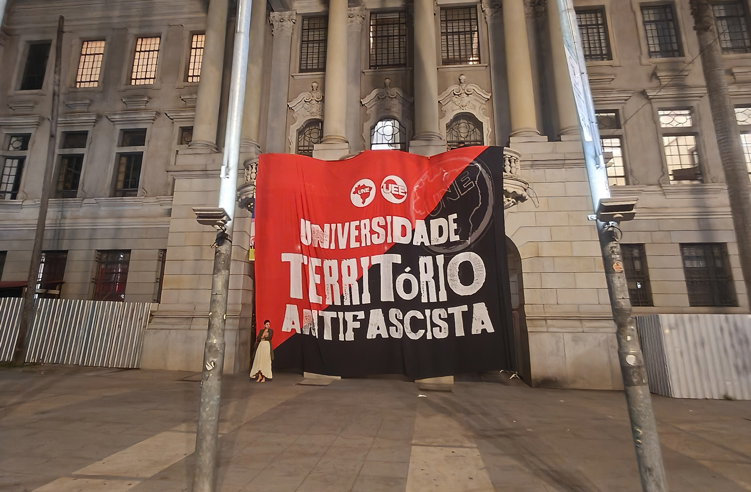 SÃO PAULO (SP), 13/08/2026 – POLÍTICA/MANIFESTAÇÃO – A União Nacional dos Estudantes (UNE), a União Estadual dos Estudantes (UEE) e o Centro Acadêmico XI de Agosto realizam, nesta quinta-feira (13), um ato contra o candidato à Presidência Renan Santos, no Largo São Francisco, região central de Sã... | Foto: Leco Viana / TheNews2