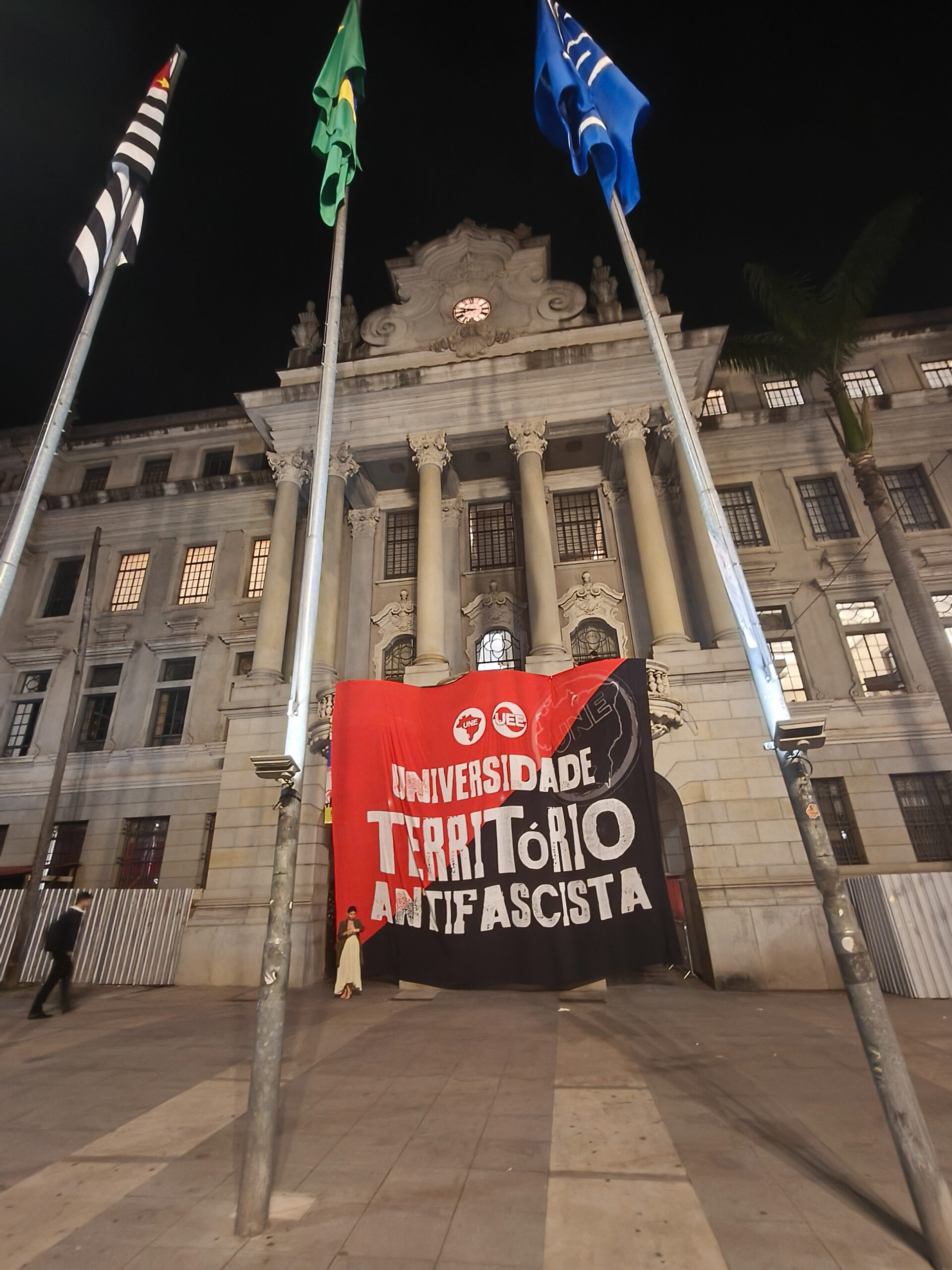 SÃO PAULO (SP), 13/08/2026 – POLÍTICA/MANIFESTAÇÃO – A União Nacional dos Estudantes (UNE), a União Estadual dos Estudantes (UEE) e o Centro Acadêmico XI de Agosto realizam, nesta quinta-feira (13), um ato contra o candidato à Presidência Renan Santos, no Largo São Francisco, região central de Sã... | Foto: Leco Viana / TheNews2