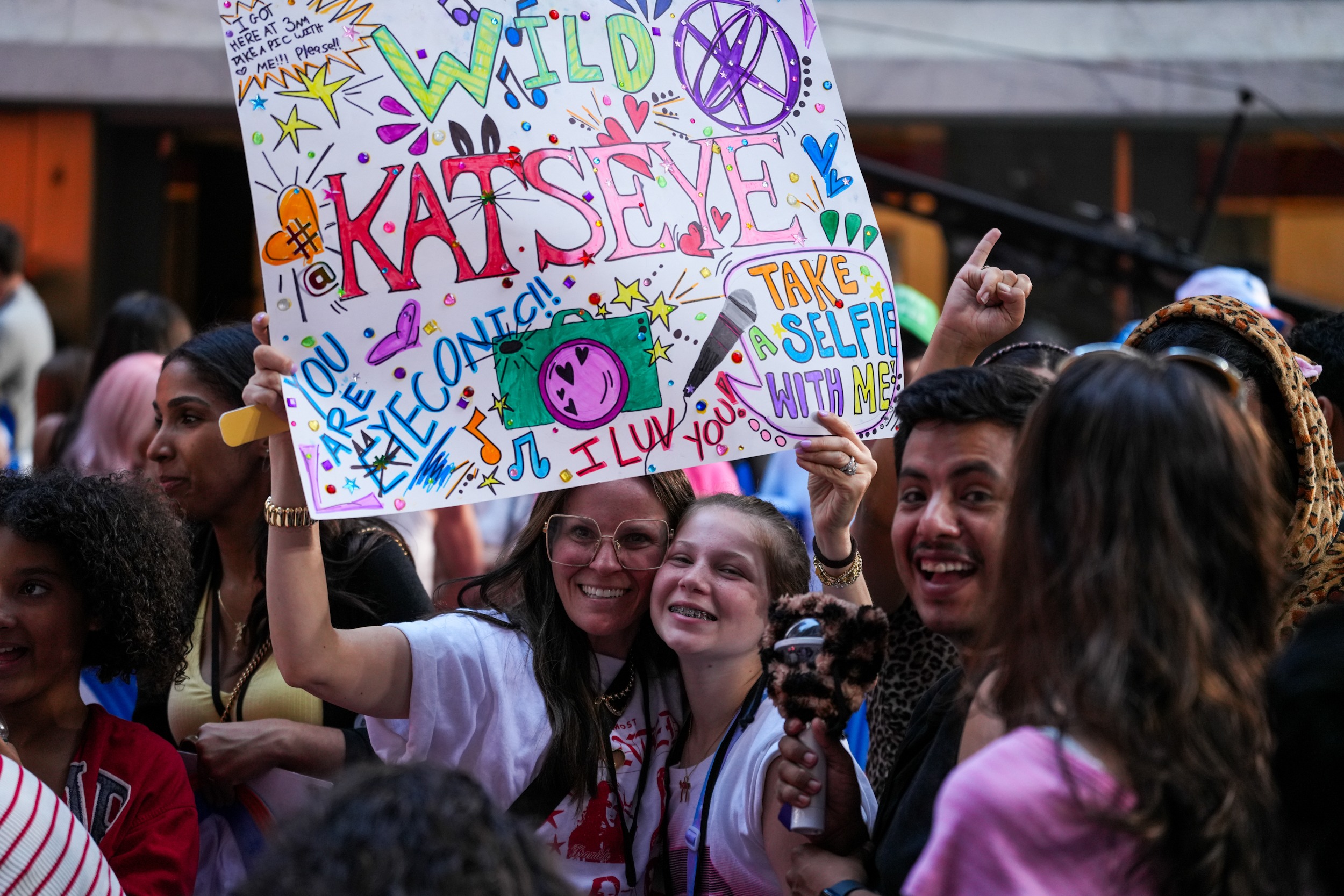(NEW) KATSEYE Performs at TODAY/Citi Concert Series. August 14, 2026, New York, USA. KATSEYE performs during the TODAY/Citi Concert Series at Rockefeller Center in New York City. Credit: Jeff Rivera / The News2 | Photo: Anthony Oliveira / TheNews2