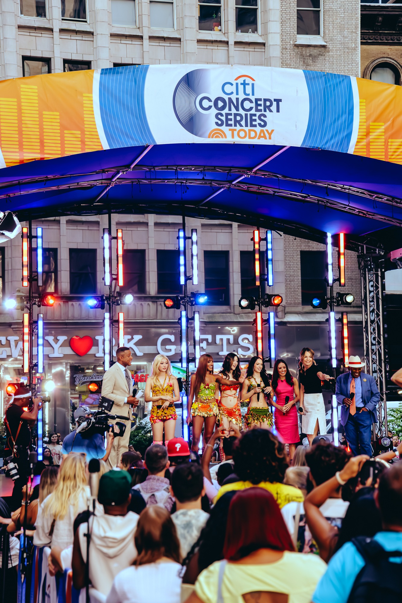 (NEW) KATSEYE Performs at Today Citi Concerts at Rockefeller Center. August 14, 2026, New York, USA: Daniela, Lara, Manon, and Sophia of KATSEYE, perform live at Today Show Citi Concerts at Rockefeller Center, bringing their energy and music to the heart of New York City.
Credit: Anthony Oliveira... | Photo: Anthony Oliveira / TheNews2