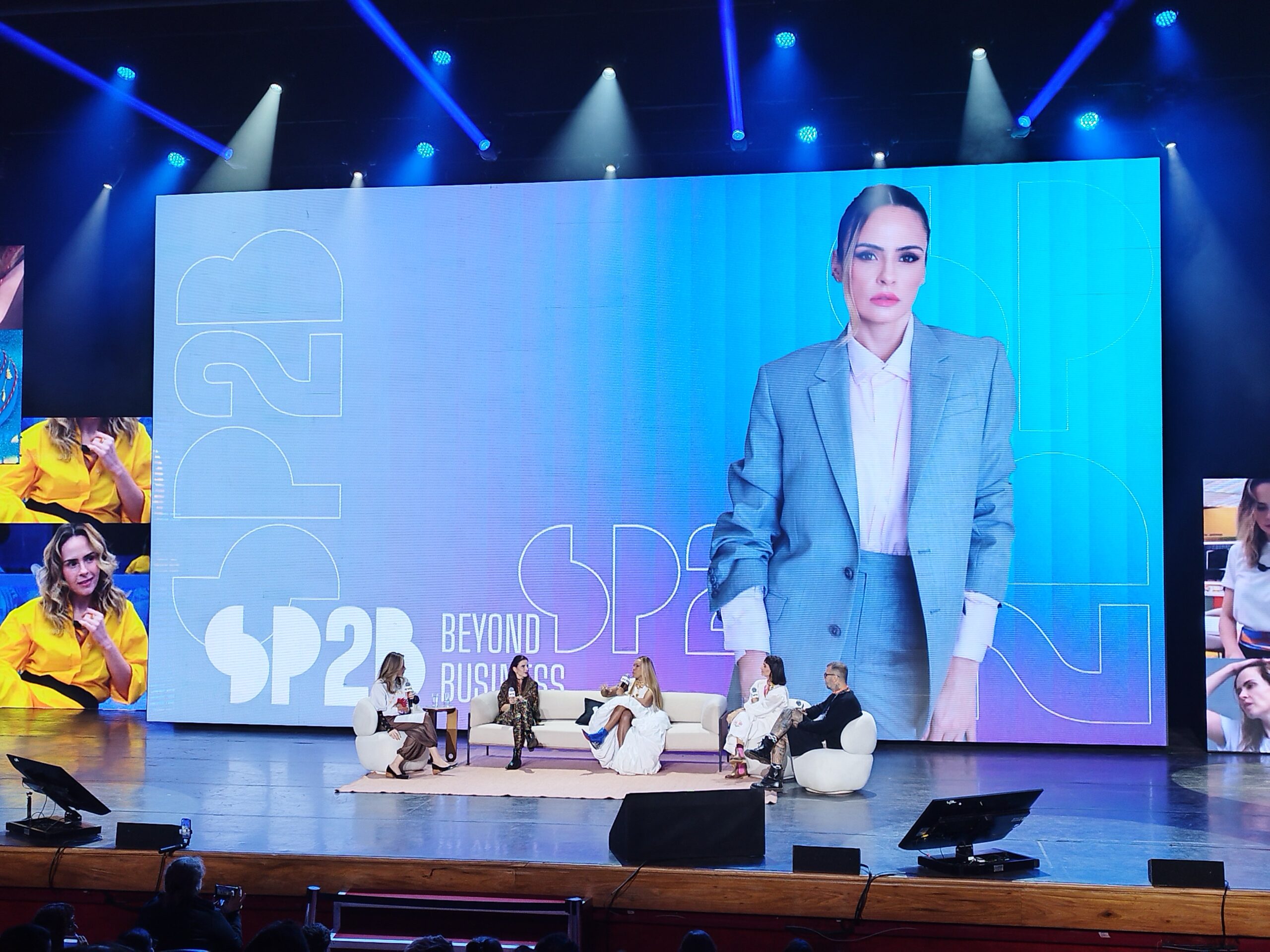 SÃO PAULO (SP), 14/08/2026 – SP2B/EMPREENDEDORISMO/MARCAS – A jornalista Ana Paula Renault reúne Juliana Detilio, fundadora e diretora criativa da FITLEGS; Daniela Lima, CEO da NegaLora Acessórios; Cristiano Bronzatto, da direção criativa da LOULOUX SHOES; e Julia Maria, CEO da Ser'Tão Encantado,... | Foto: Leandro Chemalle / TheNews2