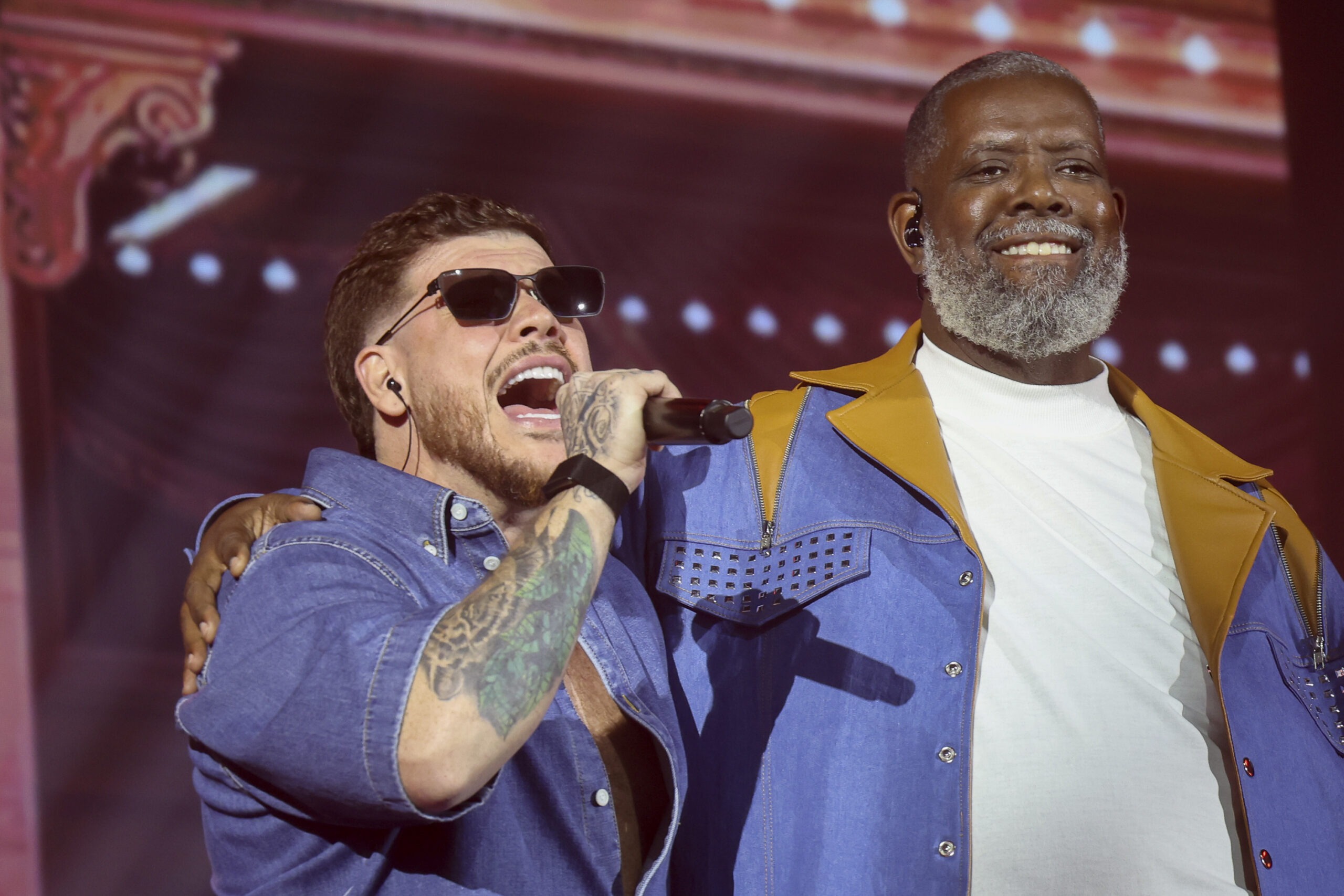 📸 Foto: Leco Viana / TheNews2 | Péricles e Ferrugem comandam noite de celebração do pagode com show especial no Centro de Tradições Nordestinas