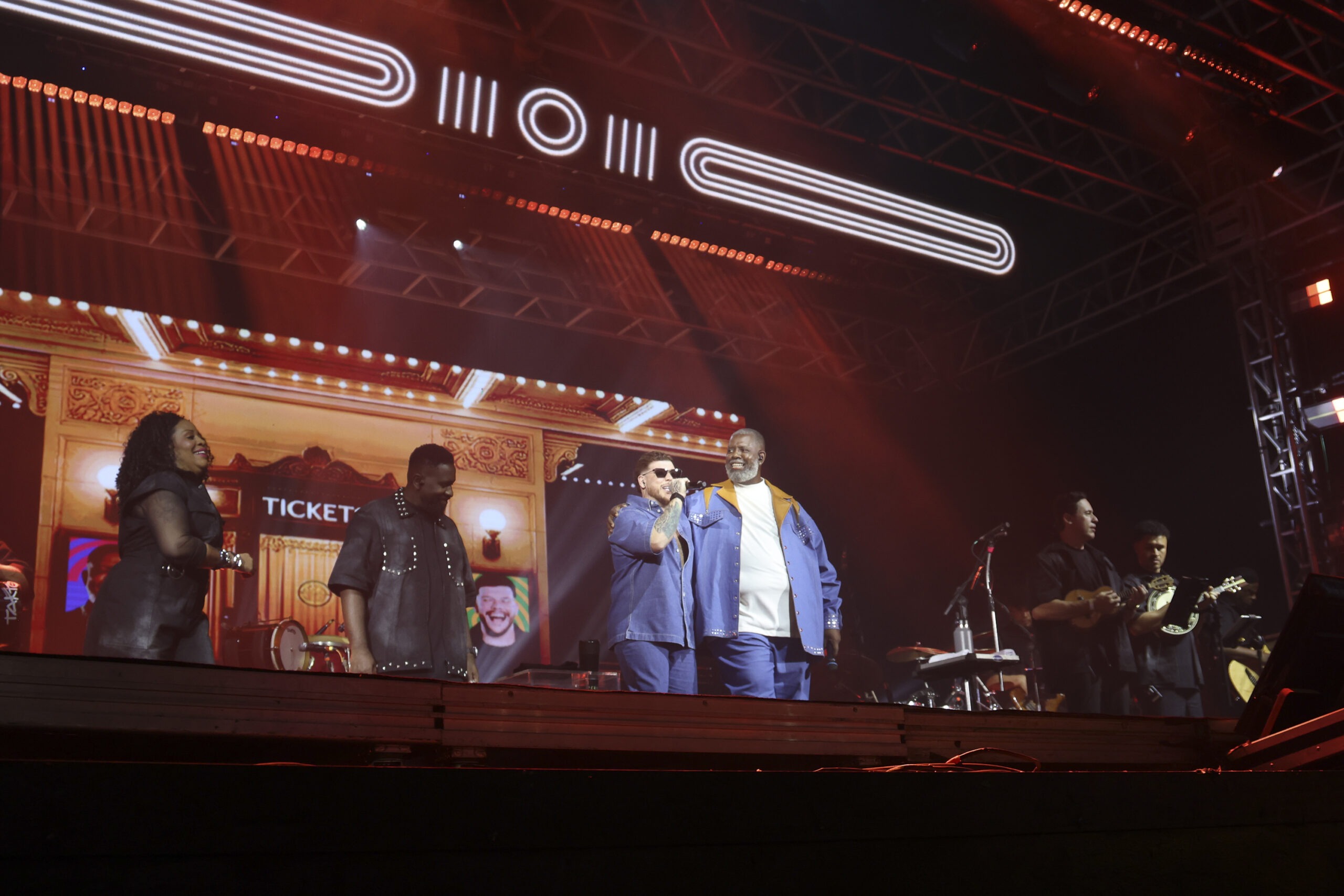 📸 Foto: Leco Viana / TheNews2 | Péricles e Ferrugem comandam noite de celebração do pagode com show especial no Centro de Tradições Nordestinas