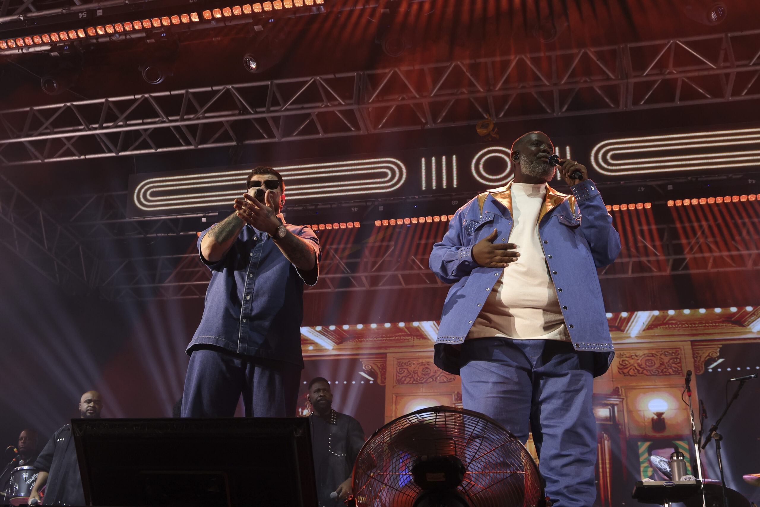 📸 Foto: Leco Viana / TheNews2 | Péricles e Ferrugem comandam noite de celebração do pagode com show especial no Centro de Tradições Nordestinas