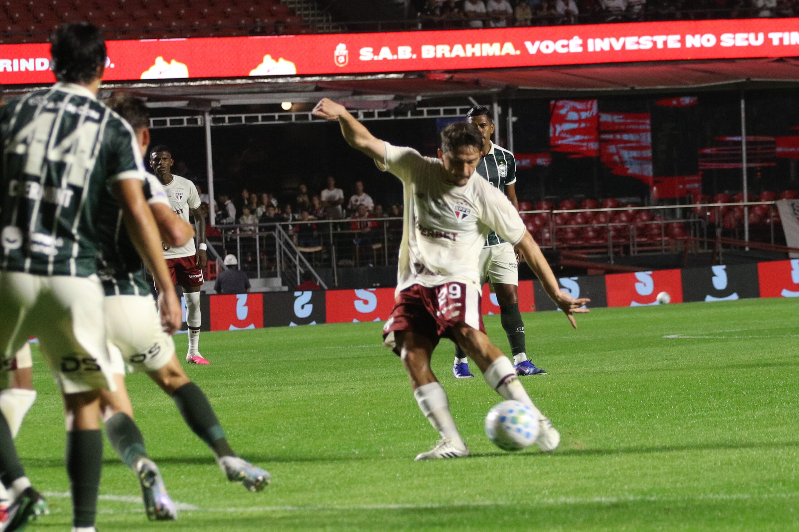 📸 Foto: Fabricio Bomjardim / TheNews2 | São Paulo recebe o Coritiba no Morumbis em duelo decisivo pela vigésima terceira rodada do Brasileirão