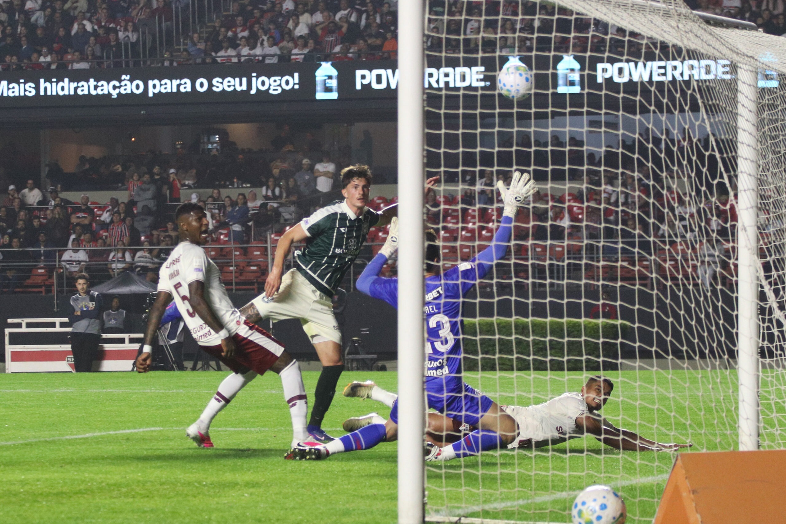 📸 Foto: Fabricio Bomjardim / TheNews2 | São Paulo recebe o Coritiba no Morumbis em duelo decisivo pela vigésima terceira rodada do Brasileirão