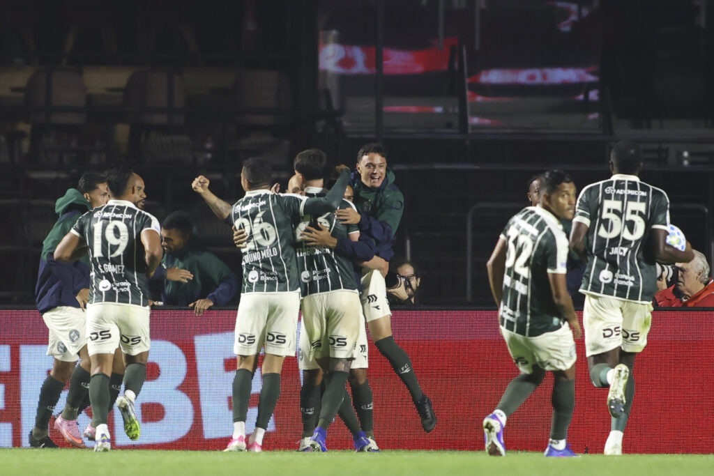São Paulo e Coritiba duelam no MorumBIS em confronto crucial pela Série A do Brasileirão