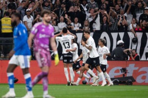 Corinthians e Cruzeiro duelam na Neo Química Arena em confronto decisivo pelo Campeonato Brasileiro