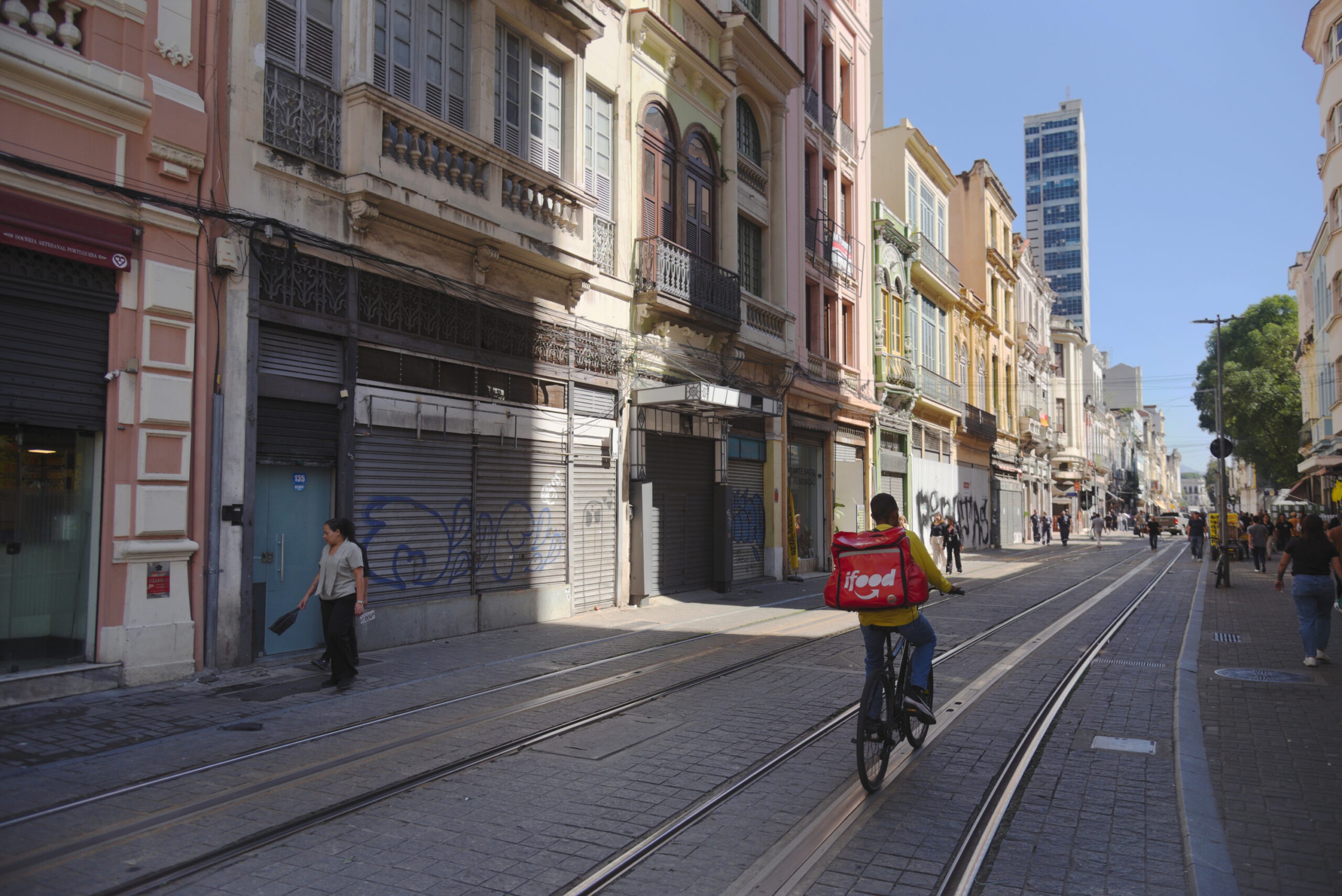 📸 Foto: Saulo Angelo / TheNews2 | Crise estrutural do comércio esvazia ruas históricas e acelera degradação no Centro do Rio