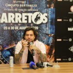 Rafael Barreto lidera banda Jammil em trio elétrico durante tradicional Festa do Peão de Barretos