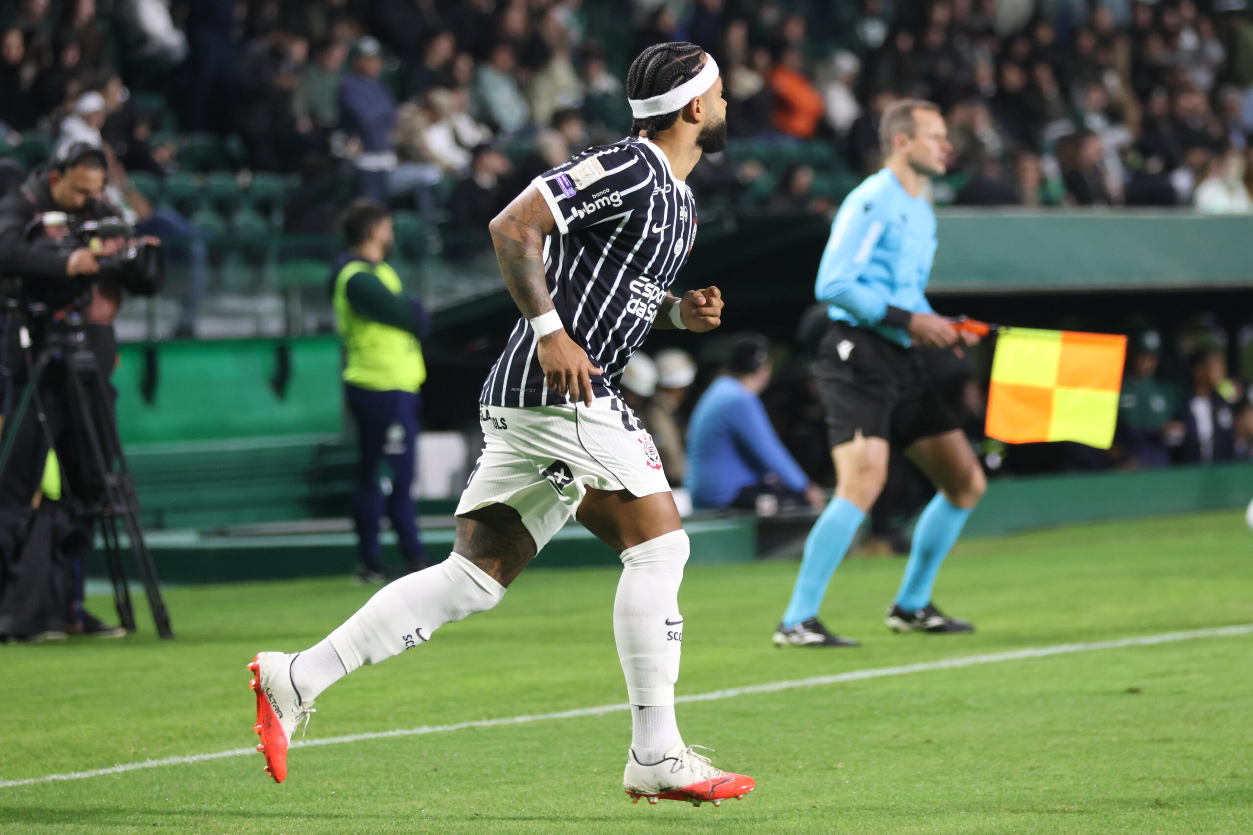 📸 Foto: Edson De Souza / TheNews2 | Coritiba e Corinthians duelam no Couto Pereira em confronto decisivo pelo Campeonato Brasileiro