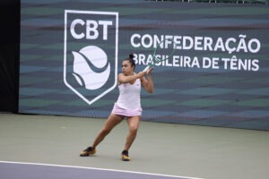 Jennifer Dourado supera italiana Giulia Monteleone e avança no ITF W35 de Barueri