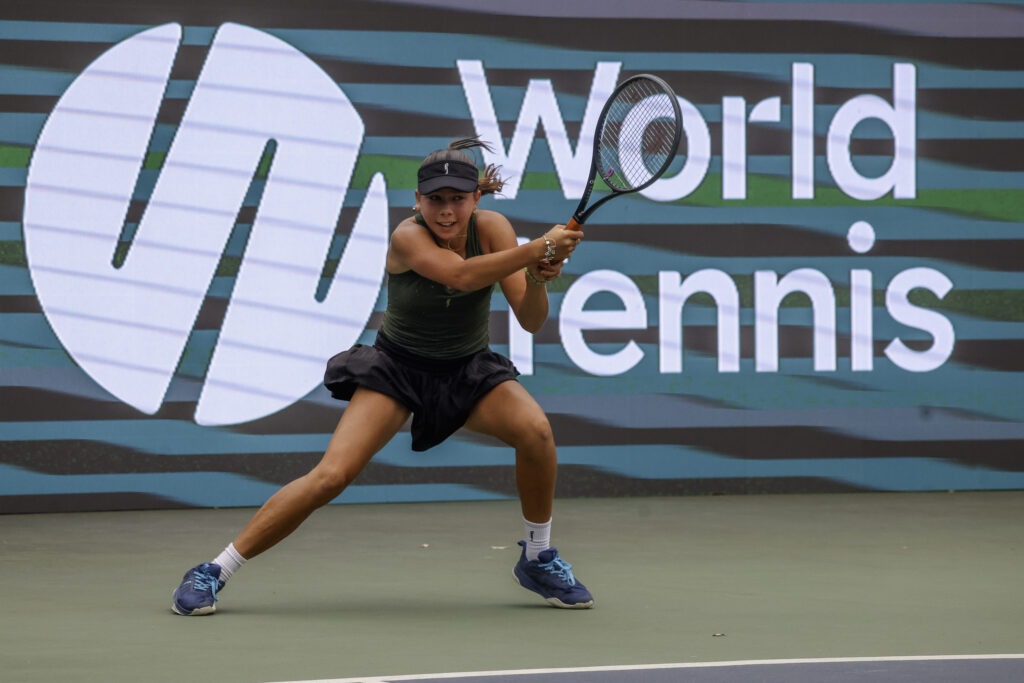 Promessa do tênis nacional, Duda Gomes triunfa em estreia profissional no ITF de Barueri