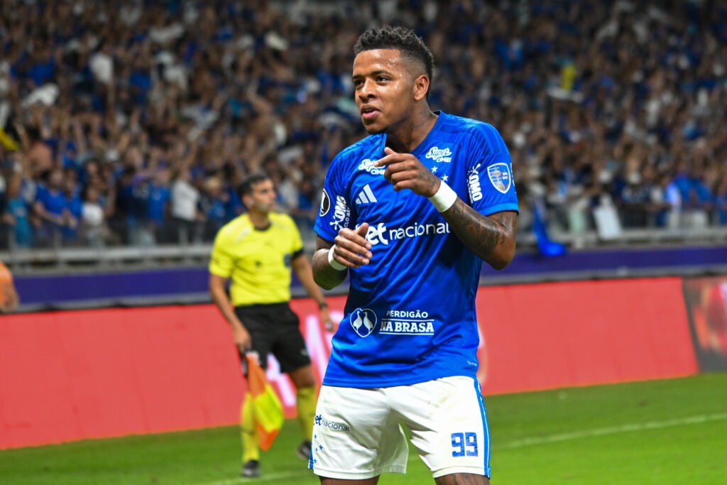 Libertadores: Keny Arroyo brilha, marca no Mineirão e garante vitória do Cruzeiro sobre o Flamengo