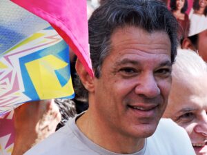 titlePt" "Haddad lança suavemente campanha de rua e deve levar expressão emocional ao cenário político nacional"