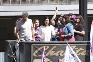 "headlinePt" "Fernando Haddad lança oficialmente campanha ao governo de São Paulo em caminhada com mulheres no centro da capital"