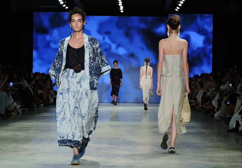 Terceiro dia de SPFW tem Xamã, alfaiataria refinada e ciranda de Ronaldo Fraga