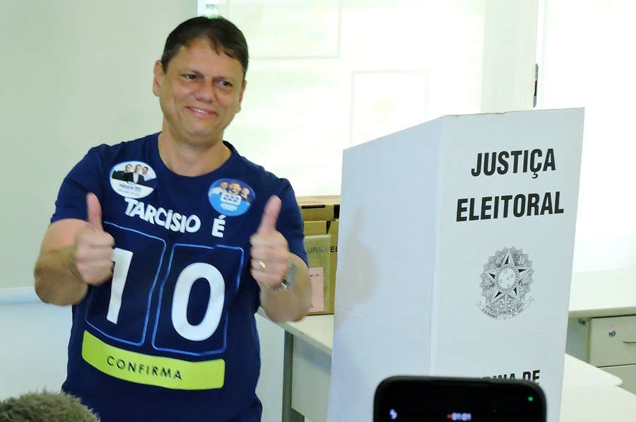 Governador Tarcísio de Freitas votou pela manhã no Morumbi